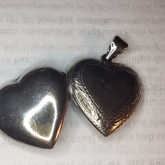 Locket - Picture 2 of 4